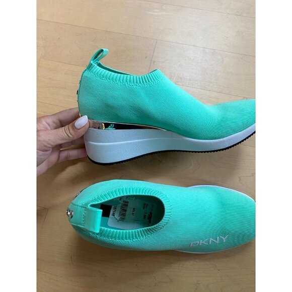 DKNY BNWT "Parks" green wedge pull on Sneaker Womens - Picture 8 of 8